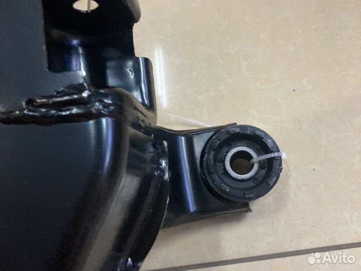 Hyundai Matrix подрамник с подушками