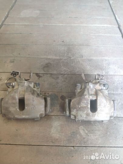 Передние суппорта на Ауди а6с4,100с4