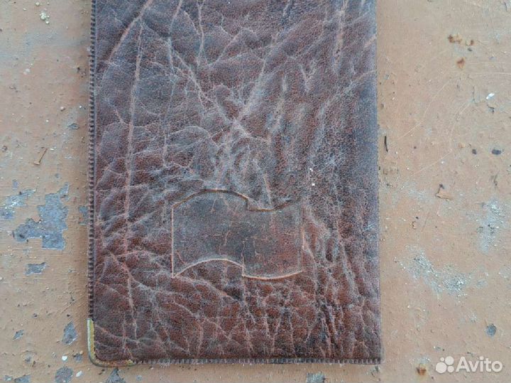 Кожаная обложка на паспорт