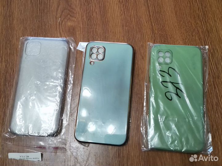 Отдам чехлы на телефон