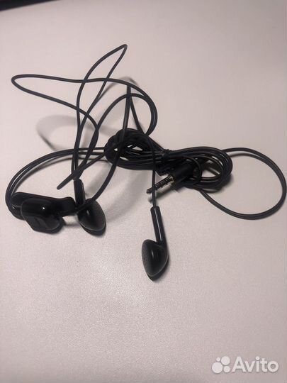 Проводные наушники