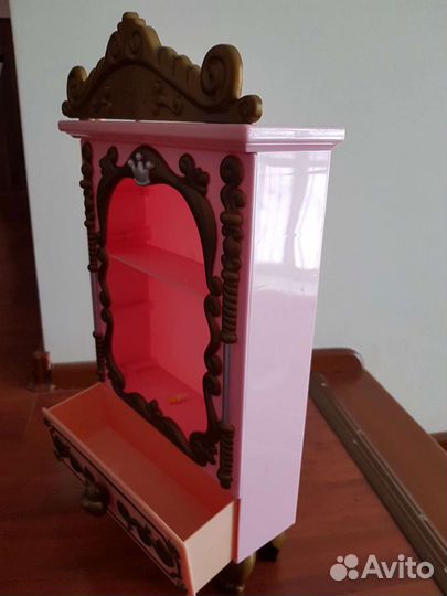 Детский кукольный шкаф