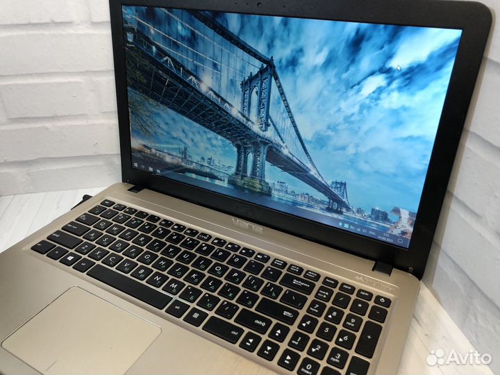 Красивый ноутбук asus