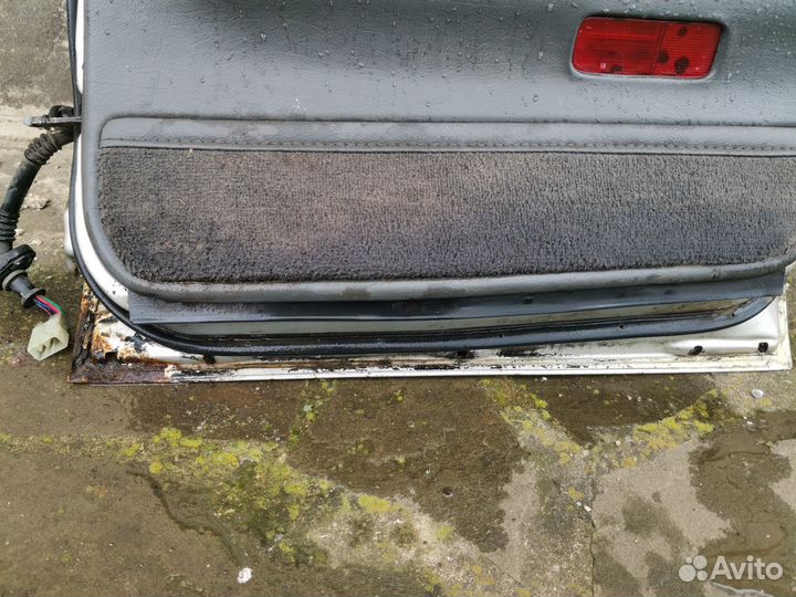 Дверь задняя правая mazda 626 GD