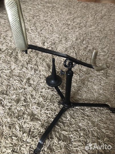 Стойка для саксофона