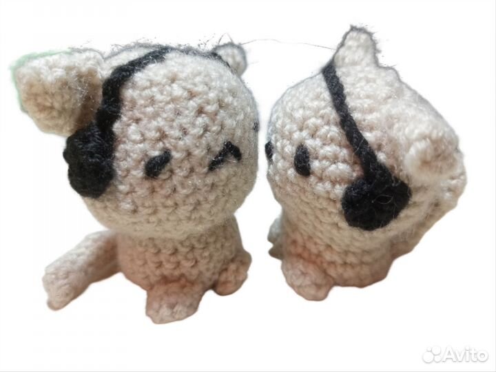 Котик с наушниками вязаный