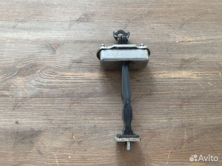 Ограничитель двери задний Nissan Tiida C11 04-14