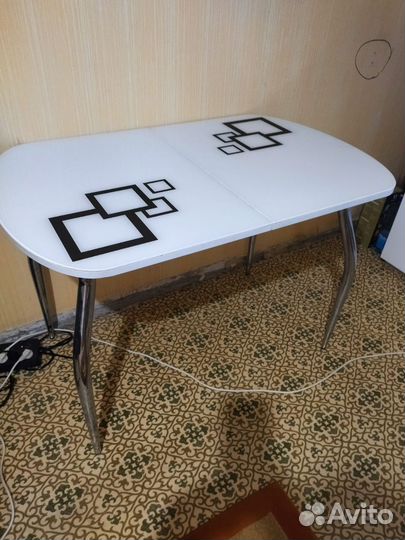 Продам стол кухонный стеклянный