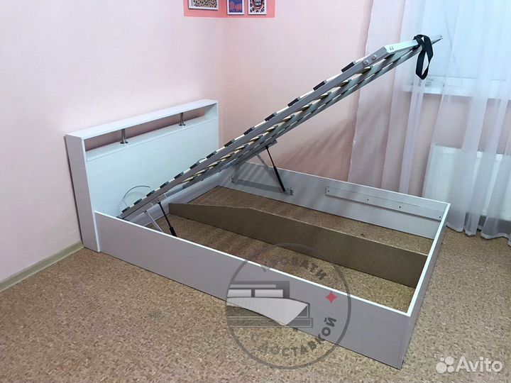 Кровать двуспальная с подъемным механизмом