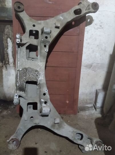 Подрамник запчасти Volvo S60 2.4 AT 2004