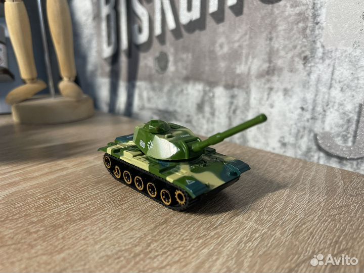 Игрушечный танк