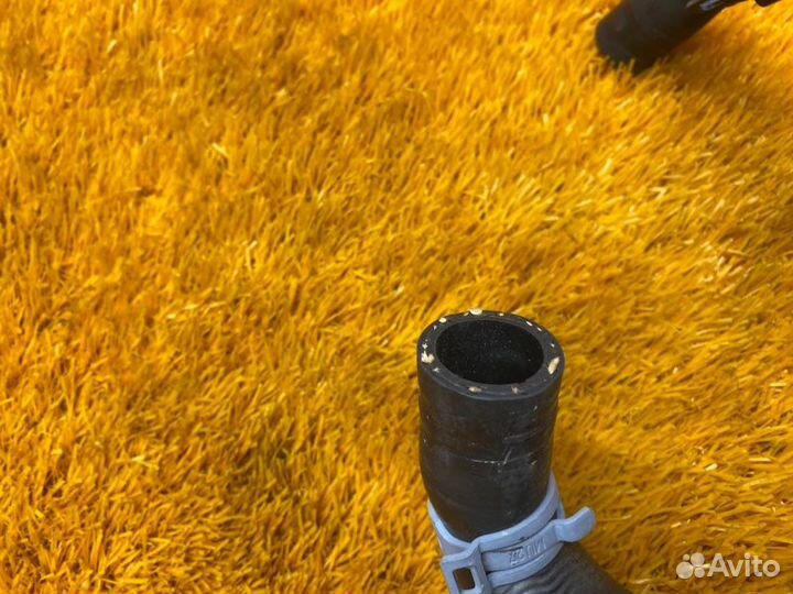 Патрубок системы охлаждения Volkswagen Passat B7