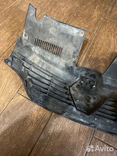 Решетка радиатора Renault Logan 2