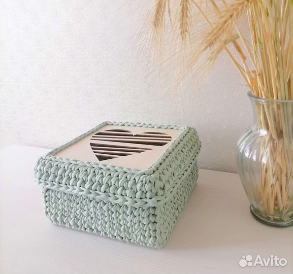 Вязаная интерьерная корзина
