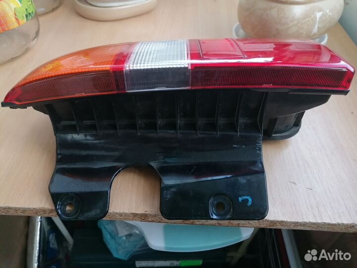 Стопы, фары, задние фонари