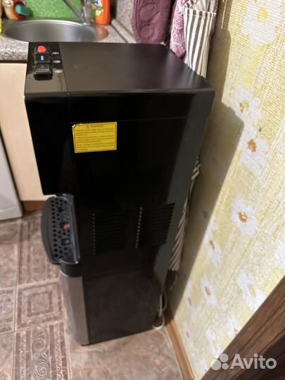 Кулер для воды напольный