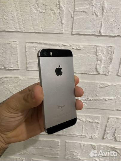 iPhone SE, 32 ГБ