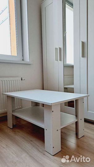 Журнальный столик белый