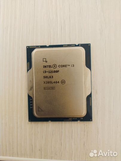 Процессор-intel core i3-12100f вместе с кулером