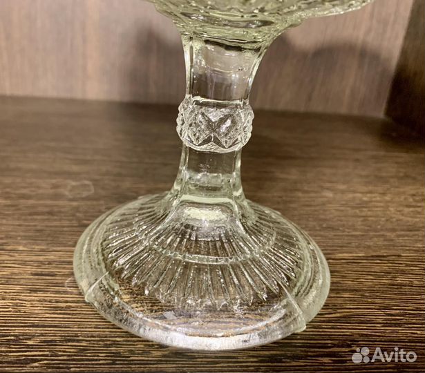 Ваза для фруктов на ножке