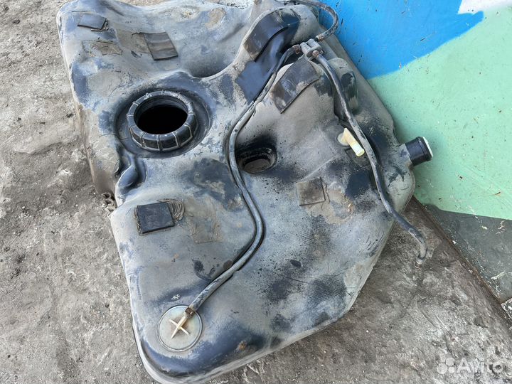 Топливный бак Nissan Primera P11