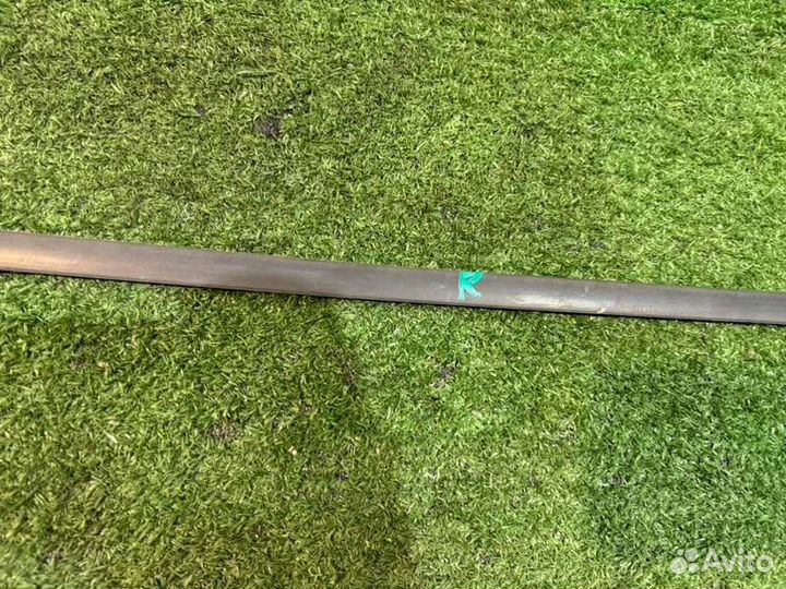 Молдинг крыши правый Toyota Vitz KSP130 1KR-FE