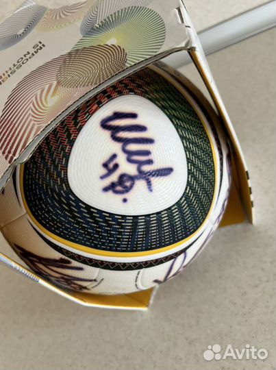 Мяч jabulani с автографами игроков Локомотива