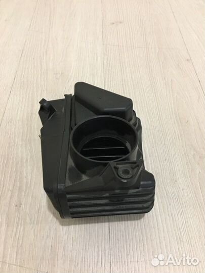 Резонатор воздушного фильтра Mercedes Benz C200