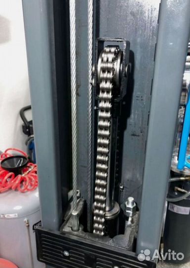 Подъемник автомобильный гидравлический