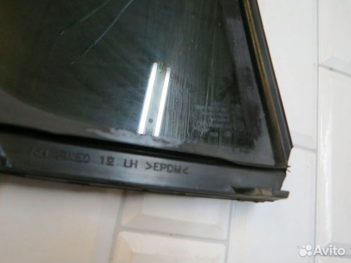 Форточка двери задняя левая Kia Quoris