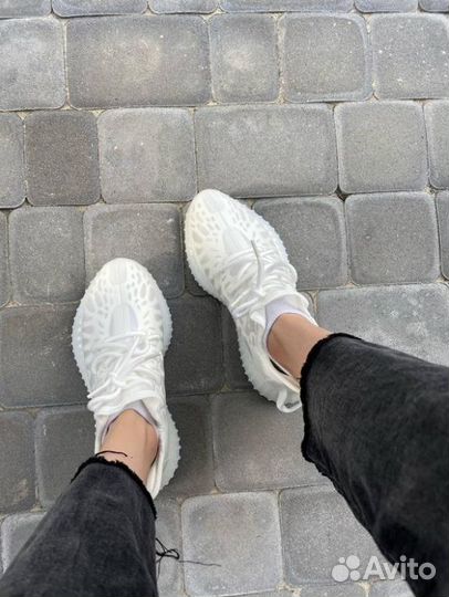 Adidas yeezy boost 350 V2 mono white кроссовки