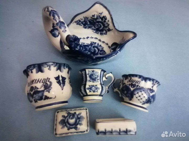 Посуда гжель, конфетница, чашки, шкатулка