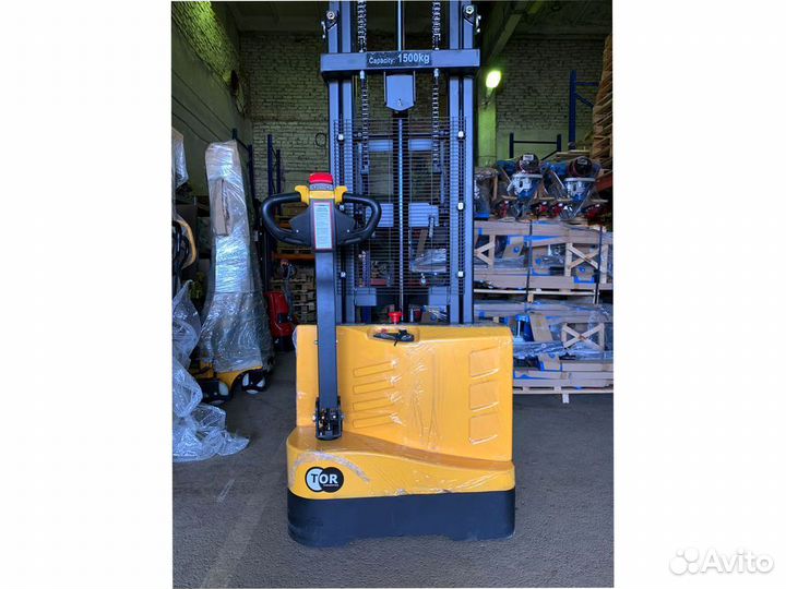 Штабелер электрический самоходный