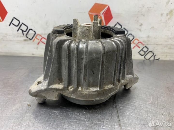 Подушка крепления двигателя Mercedes C-Class W204