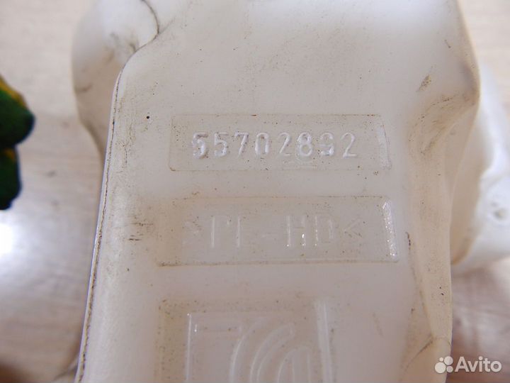 Бачок омывателя Opel Corsa D