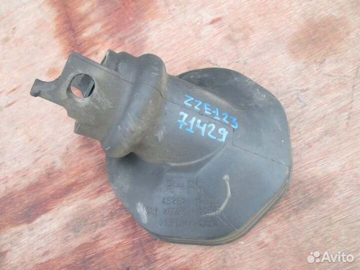 Пыльник рулевой колонки Toyota Allex ZZE123 2ZZ-GE