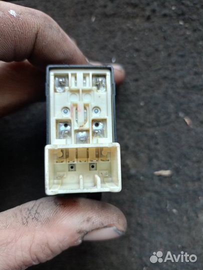 Кнопка стеклоподъемника Hyundai Sonata EF G4JP