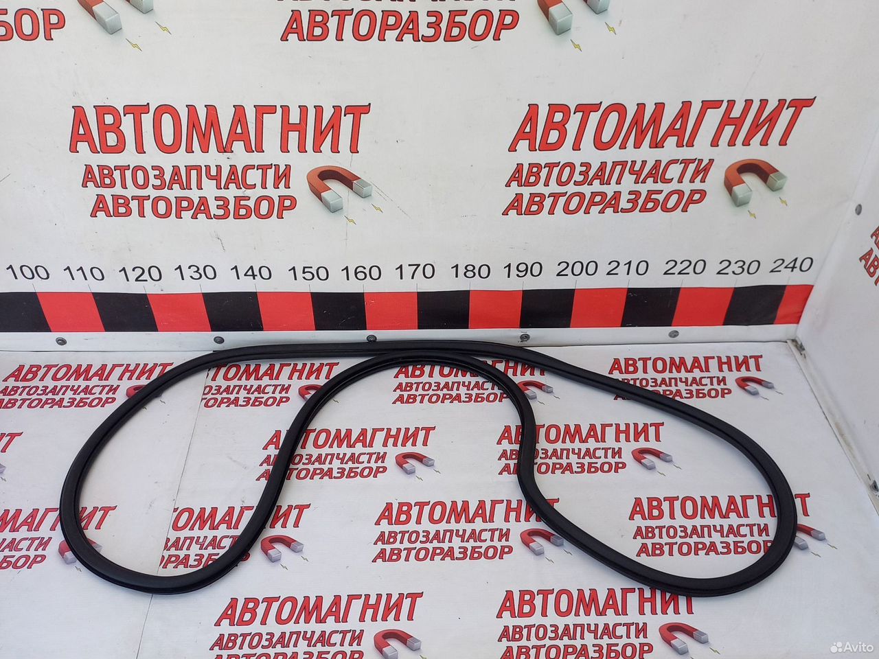 Уплотнитель двери передней правой Шкода Кодиак