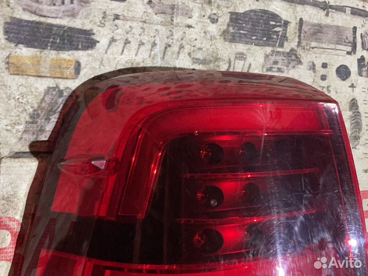 Фонарь задний левый Toyota LC200