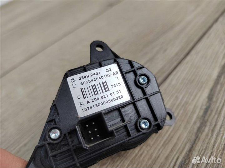 Кнопка на руль левая Mercedes W204 седан 2.2 CDI