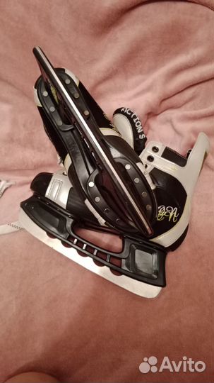 Коньки хоккейные