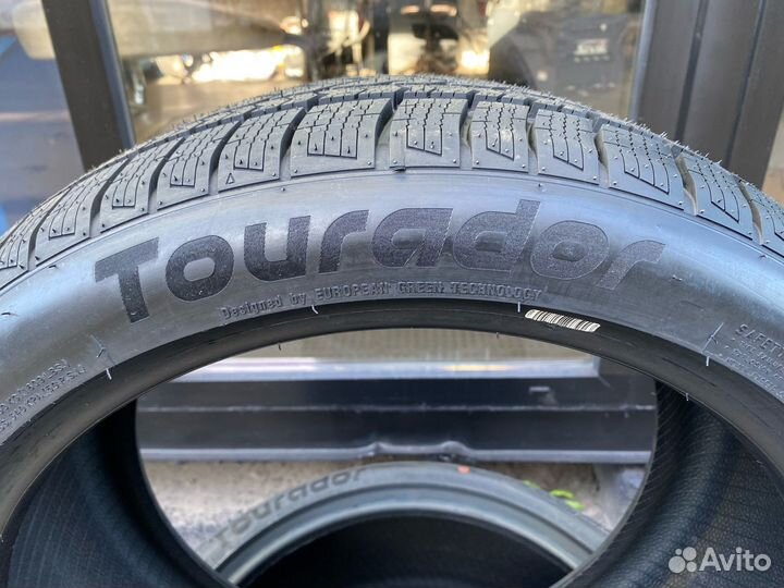 Tourador Winter Pro TSU1 275/40 R22