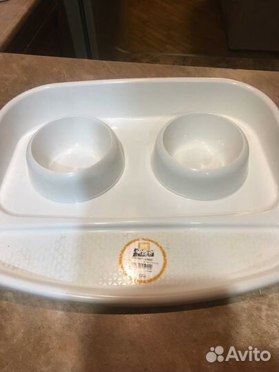 Поднос с мисками для кошек и собак