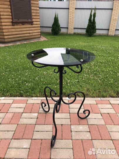 Кованый столик новый