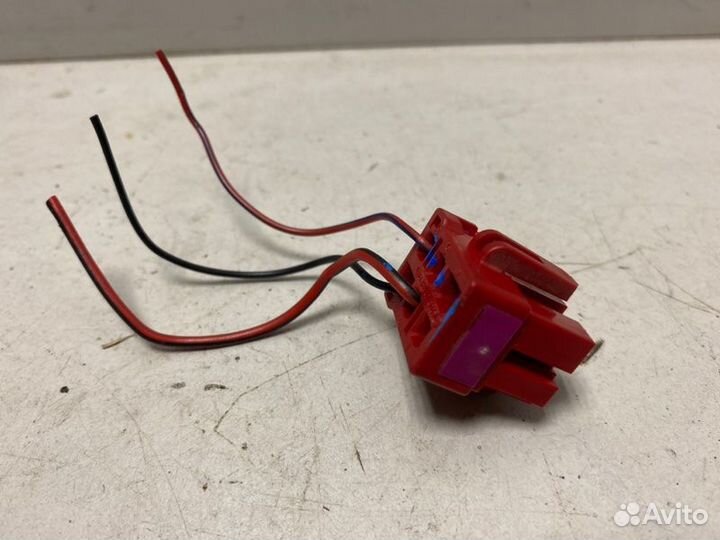 Разъем 3 контактный Volkswagen Passat B5