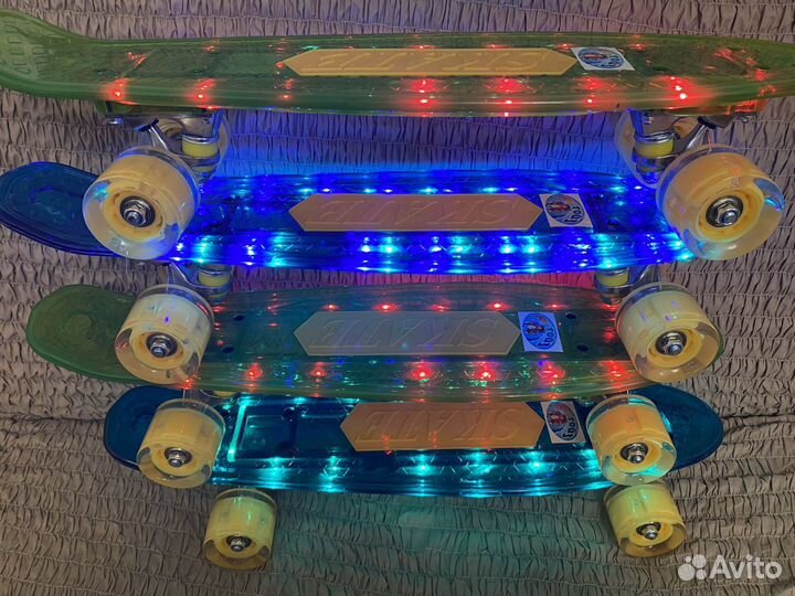 Скейтборд с Блютуз, колонкой и светящаяся дека Нов