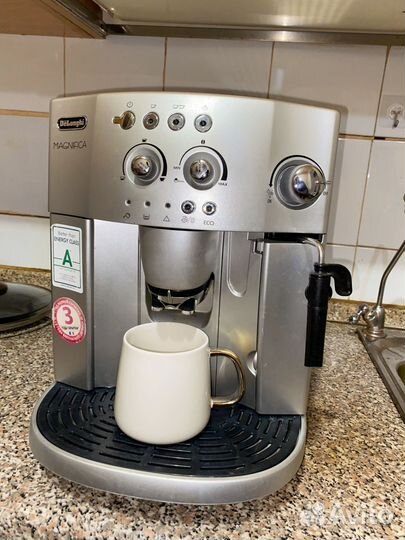 Кофемашина delonghi magnifica
