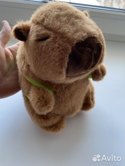 Капибара с рюкзаком мягкая игрушка 25 см