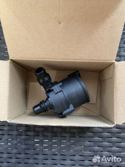 Насос системы охлаждения Mercedes-Benz