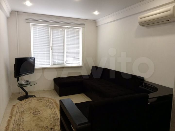 2-к. квартира, 63 м², 1/10 эт.